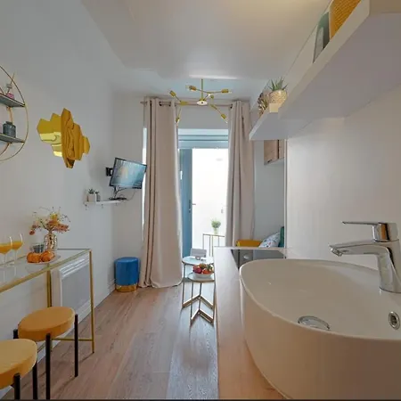 Apartment Emerald Oasis Close To Fashionable Le Marais