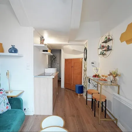 Emerald Oasis Close To Fashionable Le Marais *